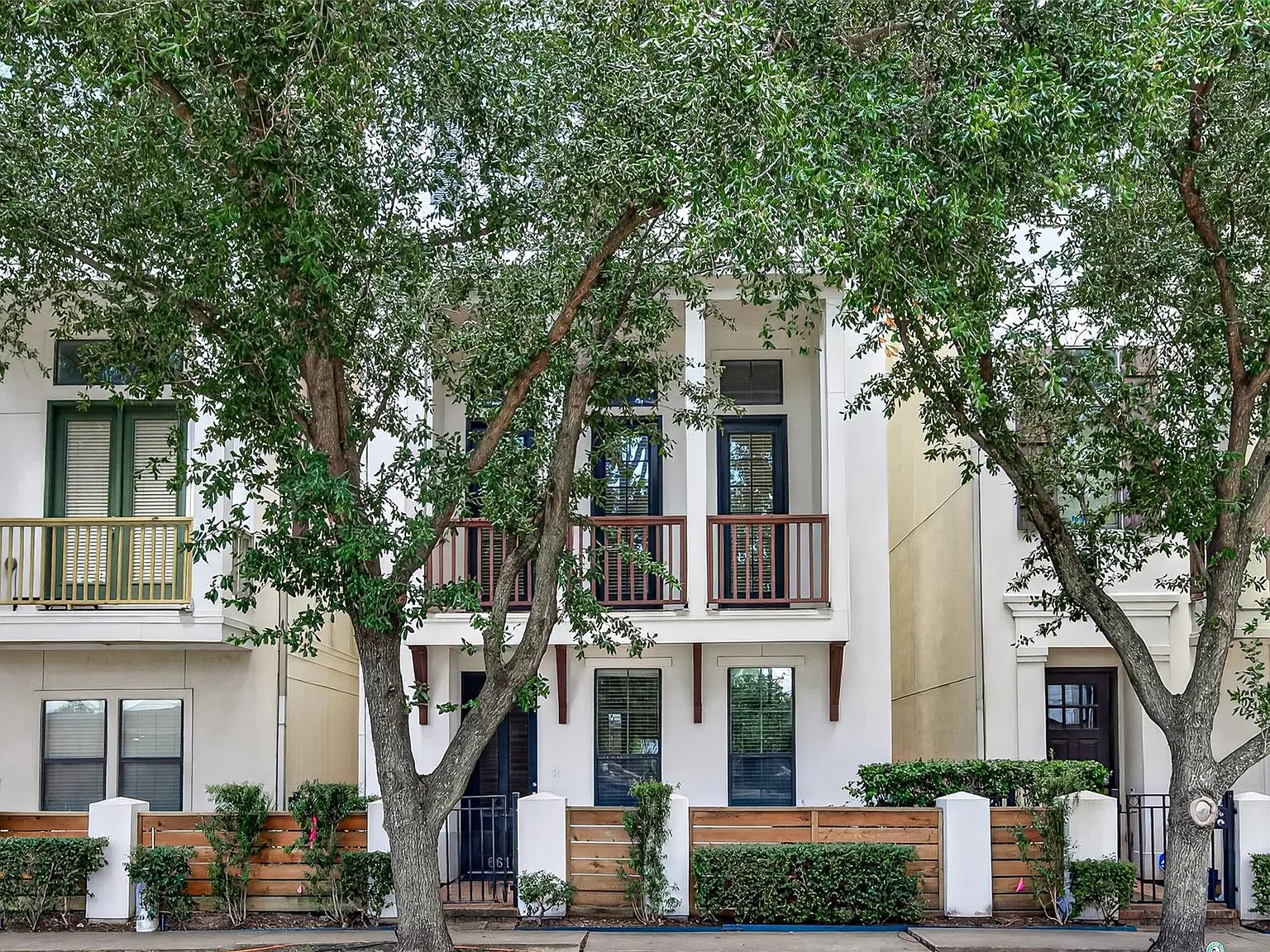 3 bed, 3.5 bath, 2521 sqft, $3,500 — Photo 2