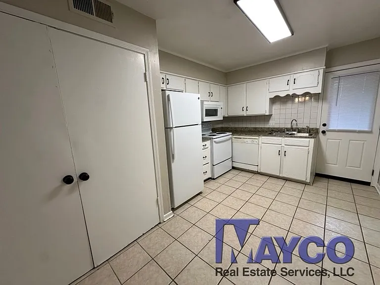 Grand Oaks Apartment Homes — Photo 6