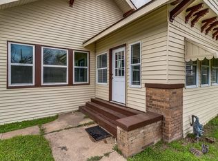 711 N Robinson St, Cleburne, TX 76031