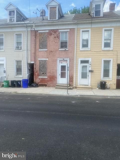 1st image of 439 E Walnut St