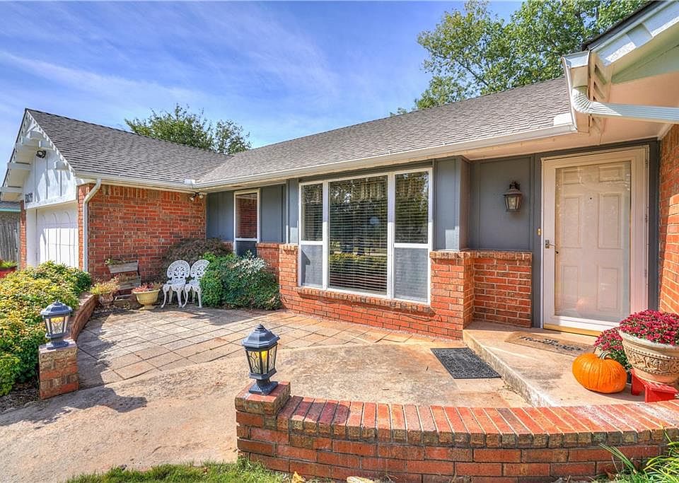 1st image of 1419 S Nelms Dr