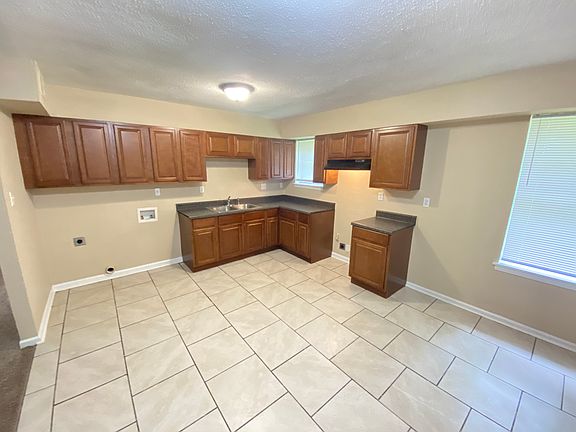 3rd image of 5123 Corkwood Dr