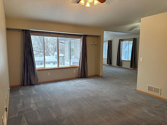 3rd image of 38161 Fieldstone Dr