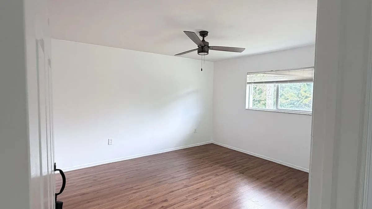 3 bed, 2.0 bath, 1150 sqft, $1,900 — Photo 3
