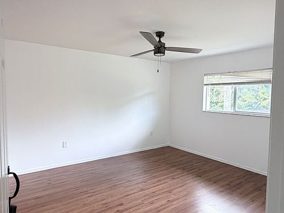 3rd image of 148 Cypress Way E APT 8