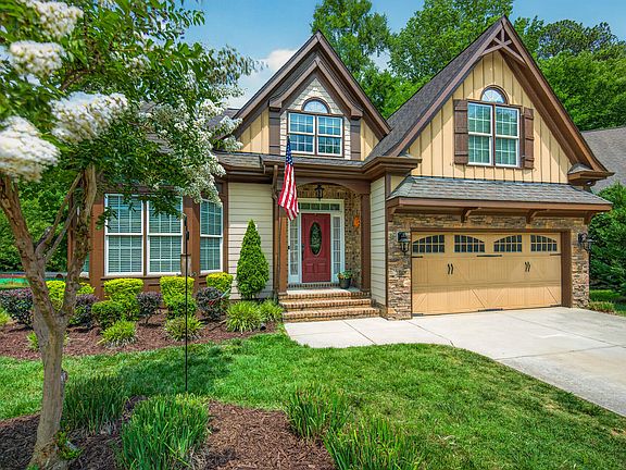 2nd image of 61 Buttonwood Ct