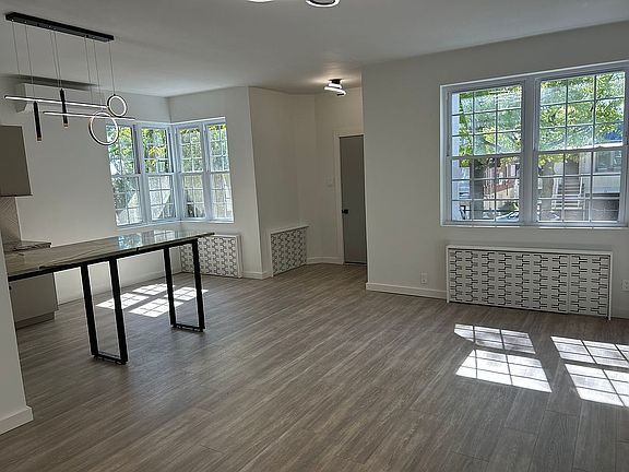 4th image of 181 Pembroke St