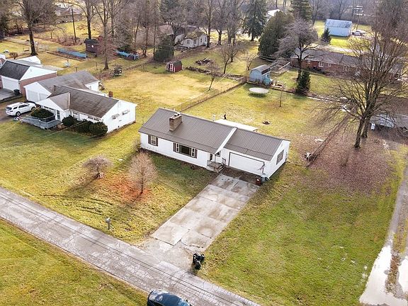 3rd image of 225 Bennett Dr