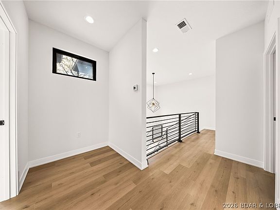 5th image of 222 Redbud Rd