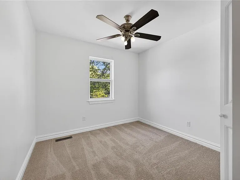 5676 Weblin Dr — Photo 17