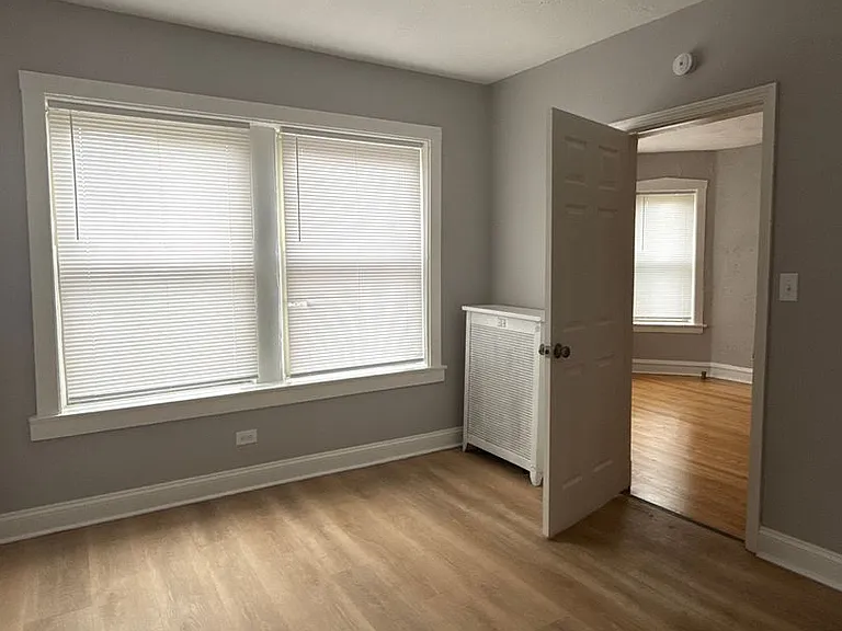 SPACIOUS 2 BEDROOM APARTMENTS AVAILABLE — Photo 37