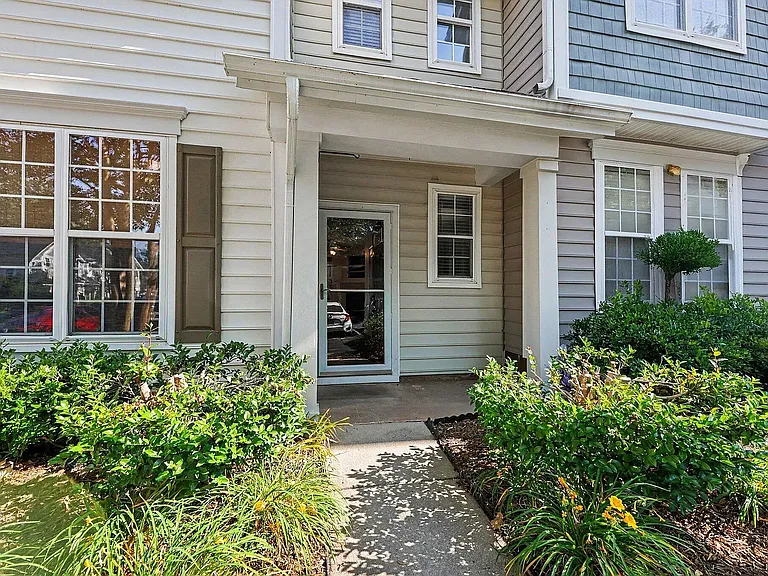 108 Colwick Ln — Photo 4