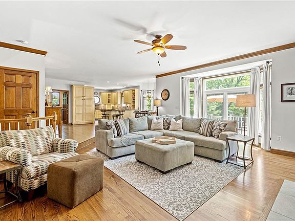 3rd image of 206 Snowberry Cir