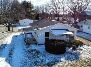 4141 Mountain View Dr, Walnutport, PA 18088