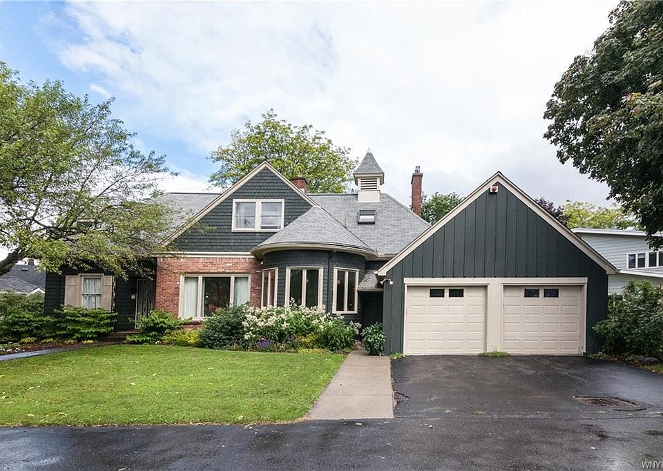1st image of 18 Lincoln Woods Ln