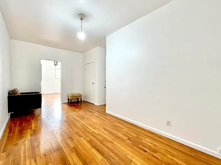 260 Irving Ave #3R — Photo 4