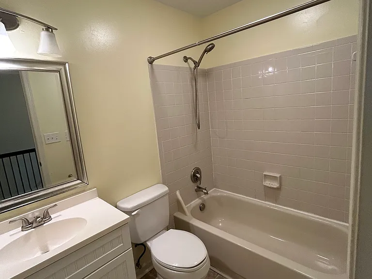 717 Westminster Ln — Photo 8