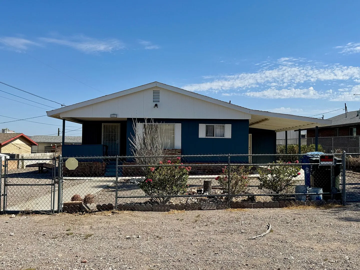 Charming 2 bedroom 2 bath with Bonus Room — Photo 2