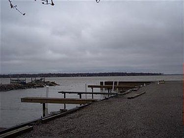 3rd image of 2047 Arlington Dr