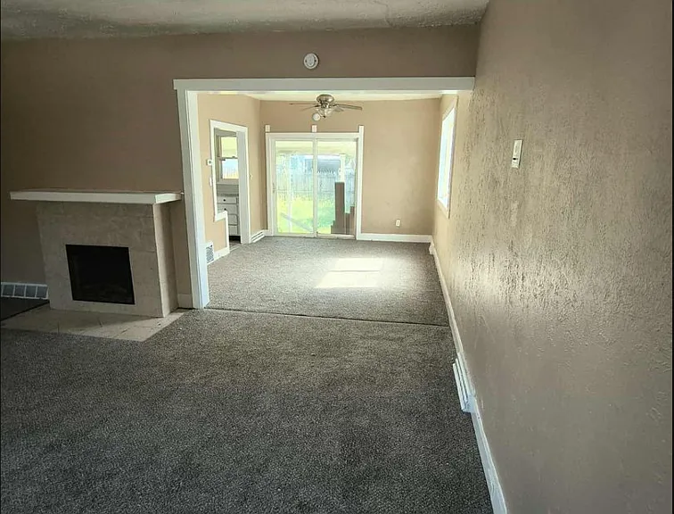 3924 Burnham Ave — Photo 3