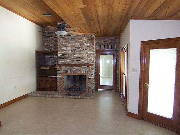 3rd image of 13595 Redbud St