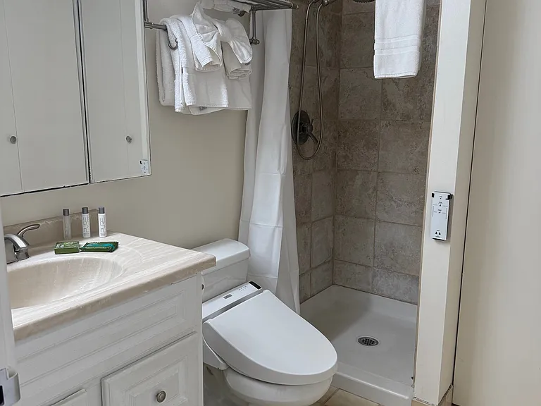 400 Hobron Ln #1504 — Photo 9