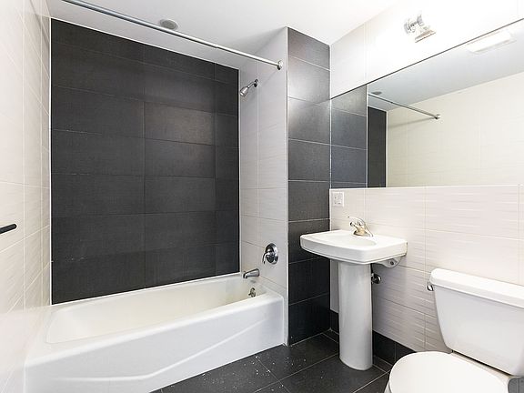 3rd image of 426 Lafayette Ave APT 5A