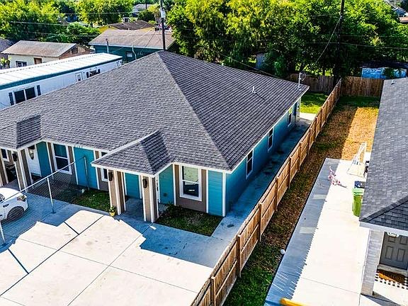4th image of 2107 Carlos Ave #A