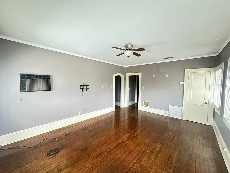 1411B E Central Blvd — Photo 6