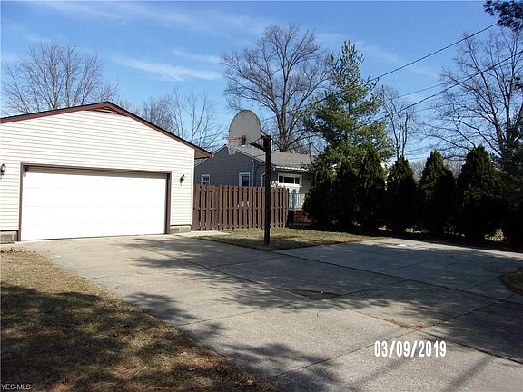 2nd image of 21152 Willow Ln