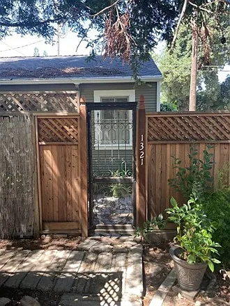 1321 Sycamore St — Photo 1