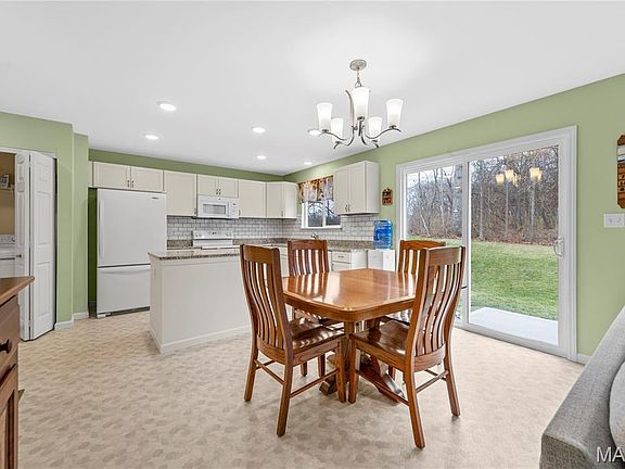 4th image of 528 Birchwood Dr