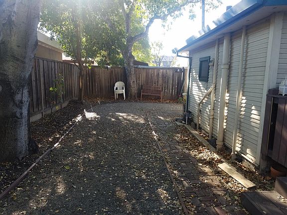 2nd image of 697B Menlo Ave