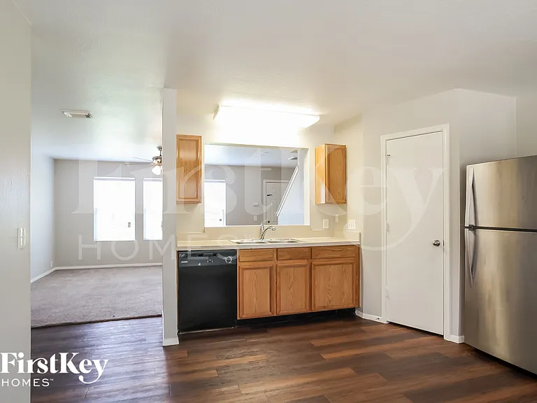 3122 Becker Glen St — Photo 7
