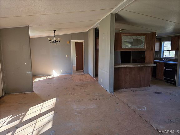 5th image of 120 Meadow Ridge Dr