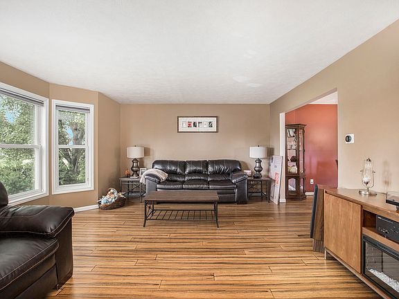 5th image of 54213 Maple Wood Ct