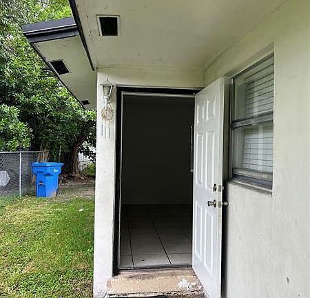 3rd image of 925 NW 3rd Ave APT 4