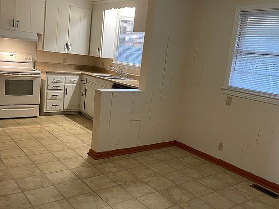4th image of 6511 Premier Dr