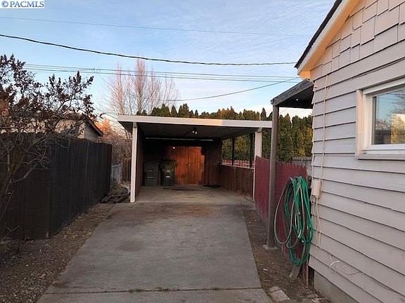 3rd image of 1008 Sanford Ave