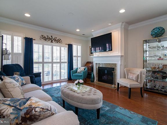 2nd image of 152 Hyannis Pl