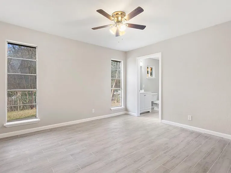 9604 Crown Ridge Dr — Photo 22