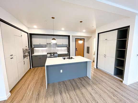 5th image of 312 Central Way #406