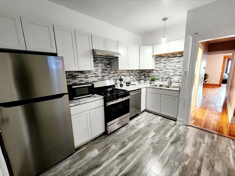 2256 Montclair St — Photo 9