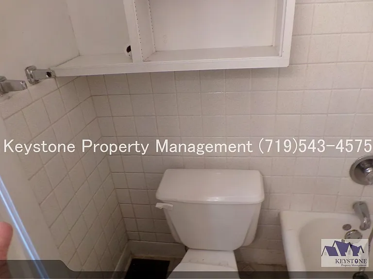$400 Off 1st Month! Charming 1 Bedroom Apartment with Private Entrance & Covered Porch $800/$800 — Photo 11