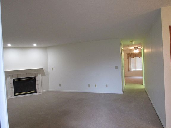 3rd image of 1811 S Patriot Dr