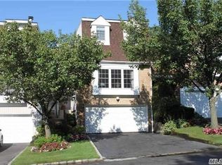 71 Hidden Ridge Dr, Syosset, NY