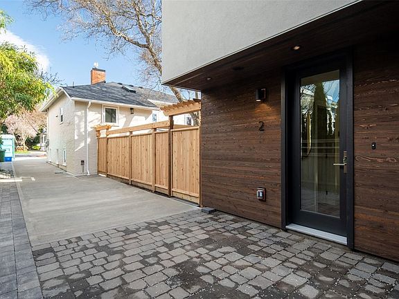 3rd image of 920 Island Rd #2