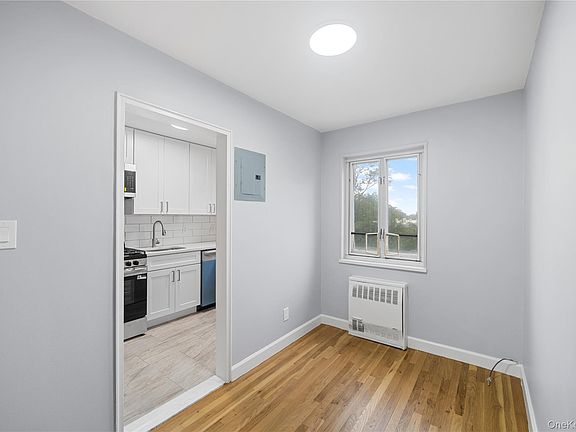3rd image of 221-43 Manor Road #(Upper) 1613