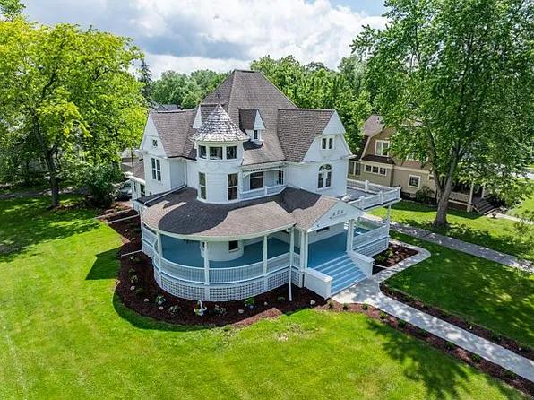 107 W South St, Crown Point, IN 46307