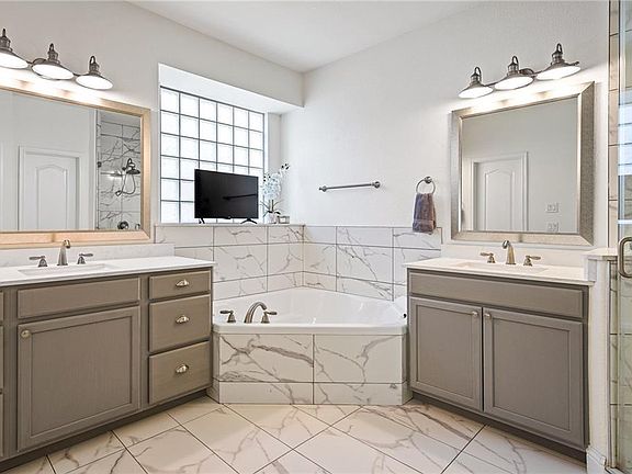 5th image of 2908 Cashell Wood Dr